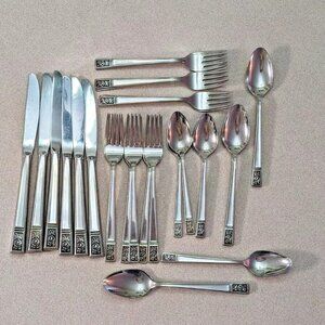 International Deluxe Vintage Rose 30 Piece Flatware Set
